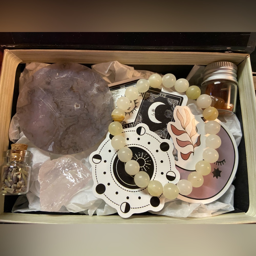 Pretty Rocks in a Box! Crystal kit - Picture 2 of 3
